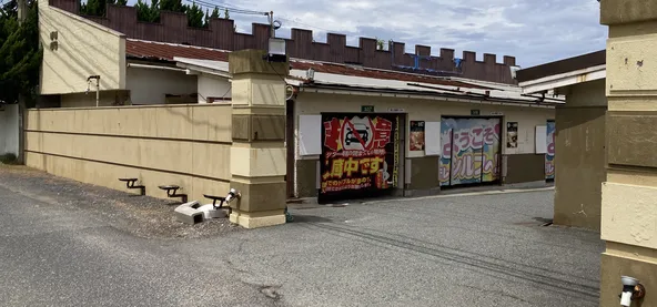 裏側の入口（一本入った道から入れる、入りやすい入口）